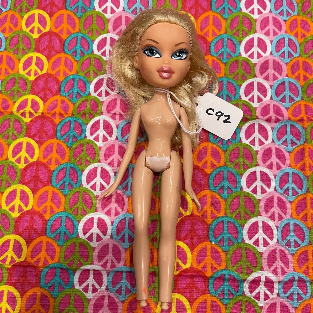 Bratz Blonde Cloe Lot 9 No. C92 Doll Nude Fashion Doll Only